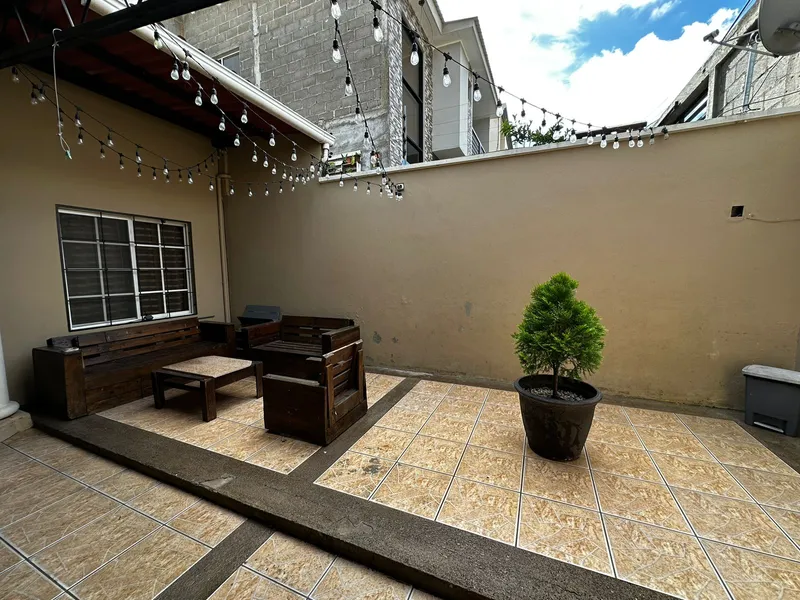 Venta De Casa En Residencial Las Uvas - Tegucigalpa 080100136