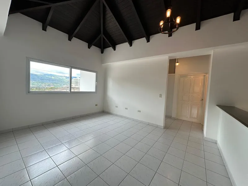 Alquiler De Casa En Colonia Lomas del Guijarro  - Tegucigalpa 080100270