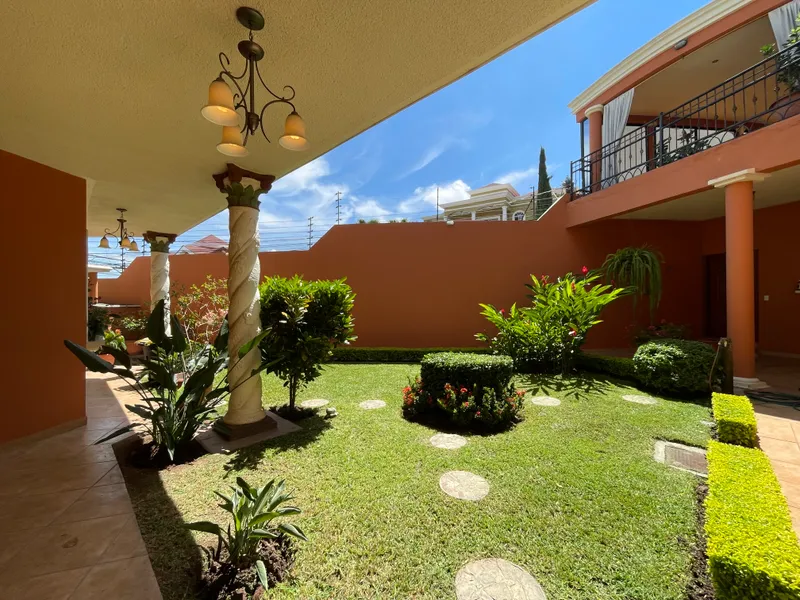 Venta De Casa En Residencial Las Uvas - Tegucigalpa 080100460