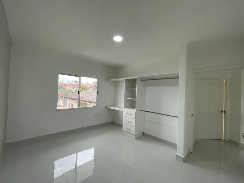 Venta Casa En Res. Las Hadas