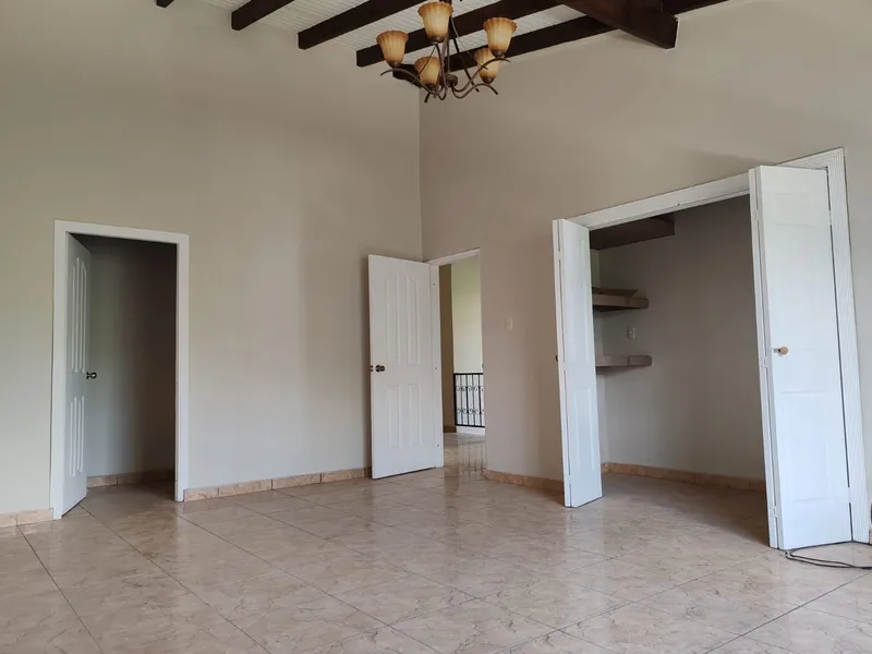 Venta Casa En Residencial Las Uvas