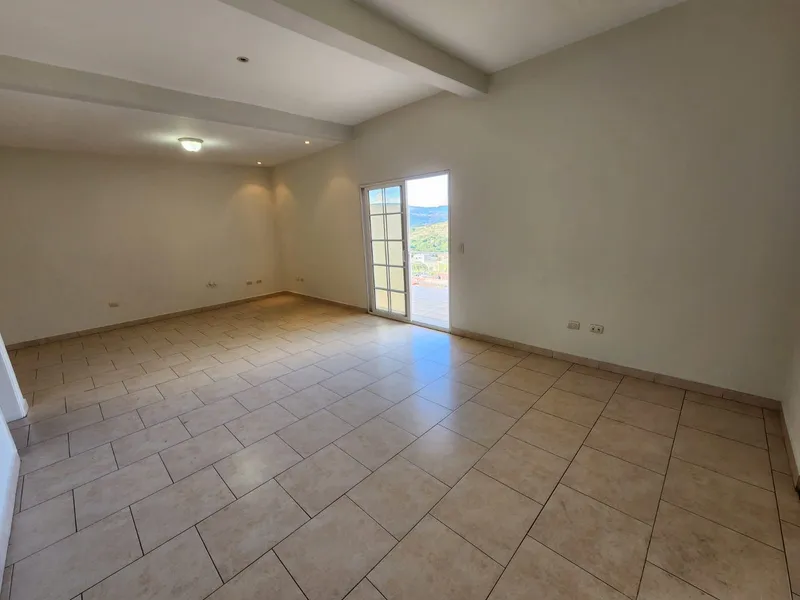 Venta De Casa En Residencial Las Uvas - Tegucigalpa 080100557