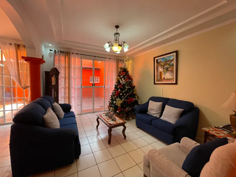 Venta De Casa En Residencial Las Uvas - Tegucigalpa 080100591