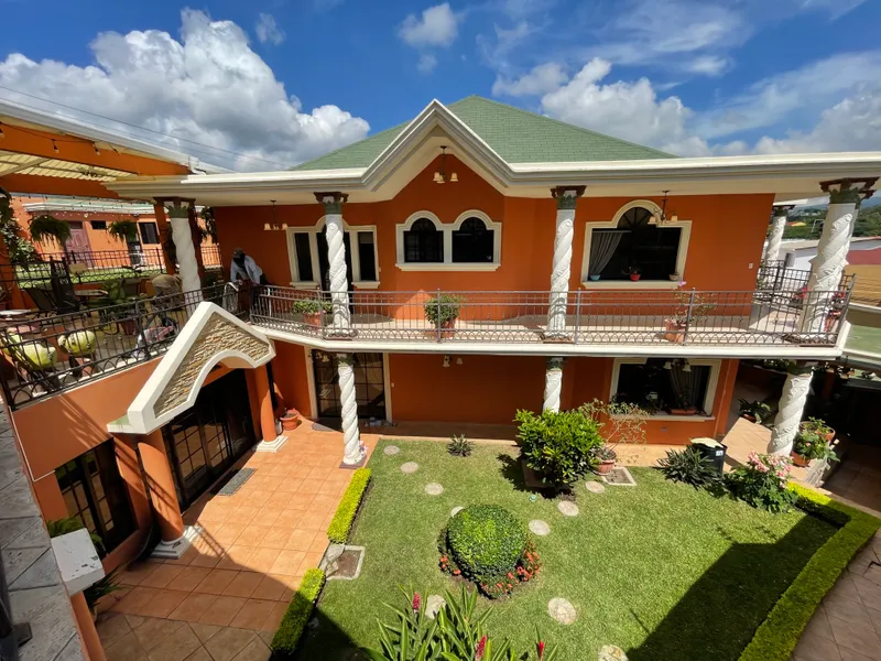 Venta De Casa En Residencial Las Uvas - Tegucigalpa 080100460