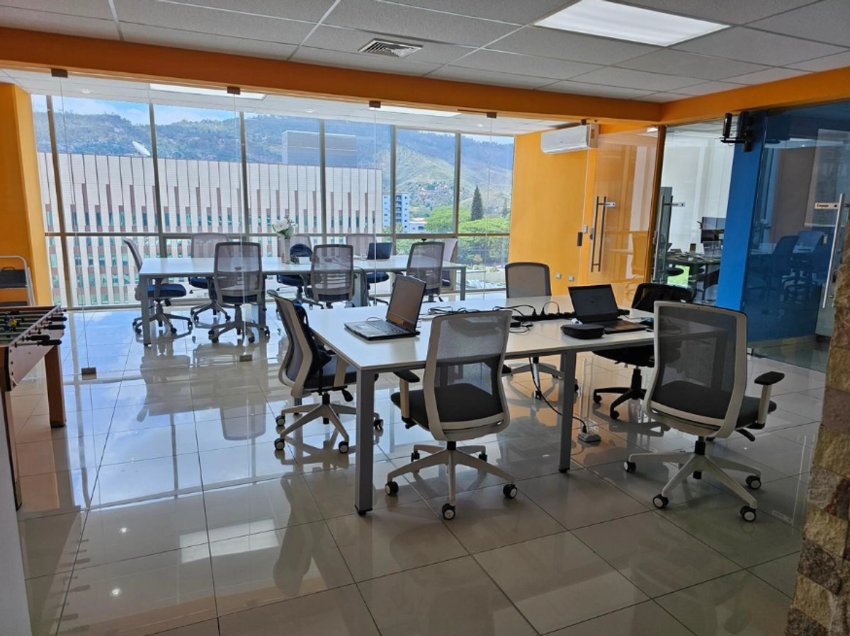 Alquiler De Oficina En Torre Morazán, Boulevard Morazán - Tegucigalpa 080101436