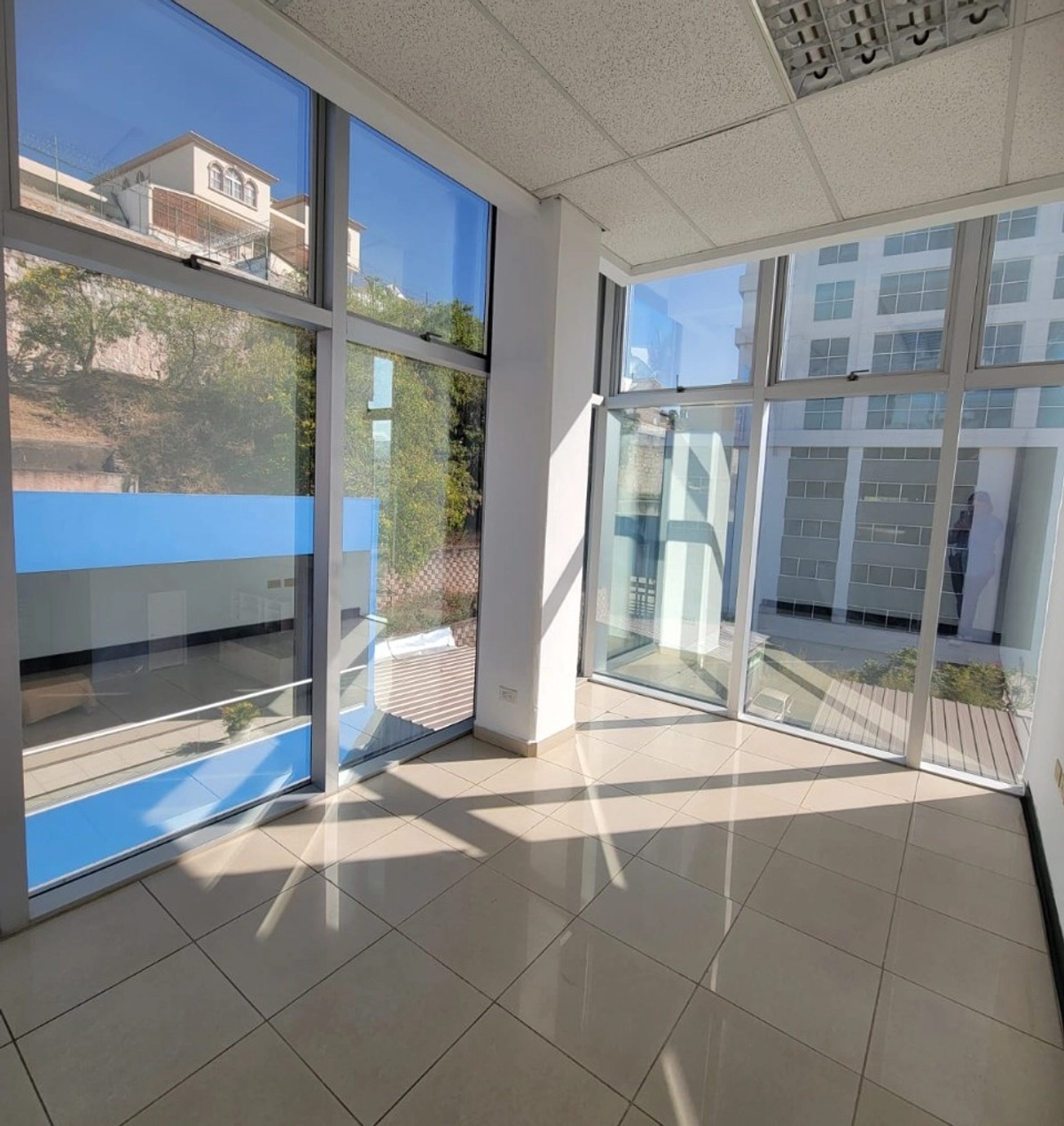 Alquiler De Oficina En Residencial Lomas del Guijarro Sur - Tegucigalpa 080101477